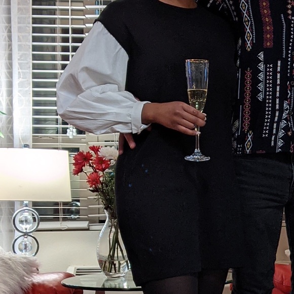 Black dress with white puff sleeves - Picture 3 of 3